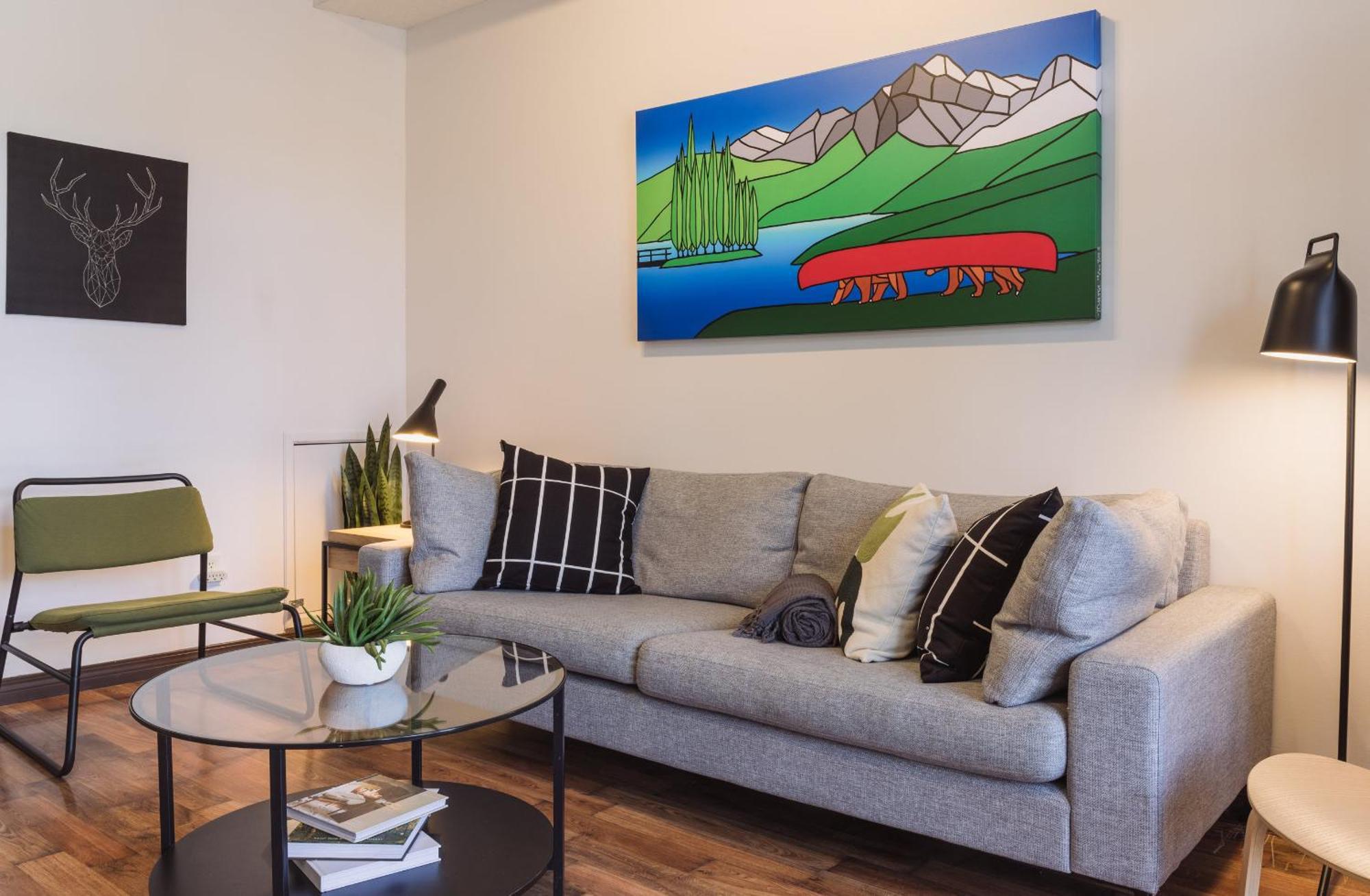 Апартаменты Grassihaus Mountain Getaway Канмор Экстерьер фото